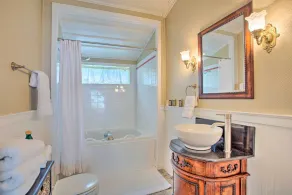 *NEW* King Bed/Fireplace/Jetted Tub/Free Bikes - Image 3