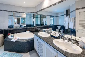 Beachfront Condo with 2 Plunge Pools - Reeds House 1 - Image 2