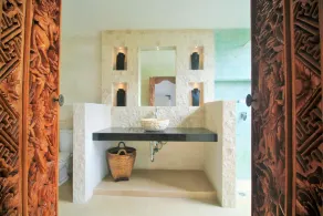 BERAWA, Luxury Water Bungalow, 5 min to beach - Image 4