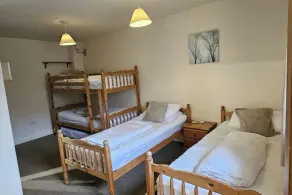 The Holmes Barn - Sleeps 16 - Pet friendly - Image 5