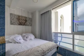 BEAUTIFUL LOFT-STYLE APT FOR 3 - Image 3
