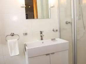 Lägenhet för 3-5 personer med 2 sovrum med bad / toalett, stor balkong, 79 m² - Image 2