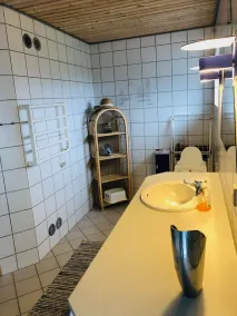 Familjevänligt fritidshus med havsutsikt, bara 300 meter från Östersjön - Image 4