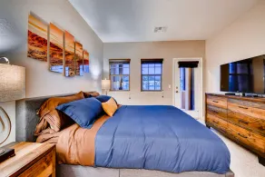 Stunning 2 Bedroom Lakefront with Incredible Views. Senior Friendly Single Level - Image 4