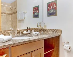 Luxury Condo, Prime Location, Walk to Gondola & restaurants, Family Friendly. - Image 5