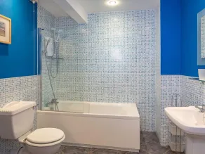 2 Armada House - Image 4