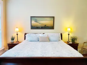Charming & Inviting Apartment in Historic Downtown Paris, Ky. - Image 4