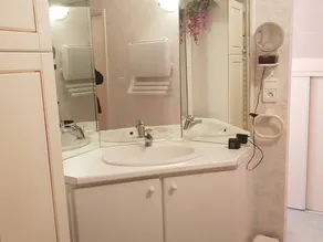 Appartement duplex confortable au cœur de Cauterets, idéal pour 6 personnes et proche des commodités. - Image 2
