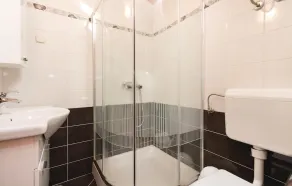 Fantastica casa con 2 camere da letto a Rovinjsko. - Image 3