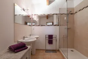 Am Fuße des Luberon, Wohnung mit Terrasse auf einem Grundstück mit Pool - Image 3
