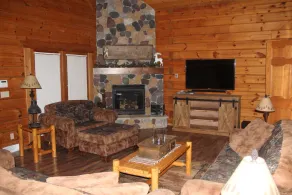 North Woods spacious cabin - Image 5