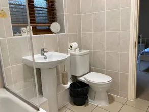 CV225AA 1 Bedroom-Near Rugby School-Ground Floor-WiFi-Self Check In - Image 4