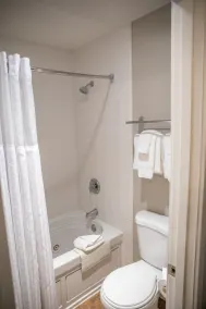 Beautiful 2 Bedroom, 2 bath Condo at the Seventh Mountain Resort.   - Image 2