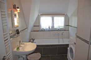 Exclusive holiday home with thatched roof, right by the sea and on the beach behind the dune - Image 3