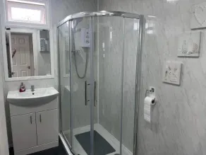 SeasideEscape-2Br-Sleeps4-Parking-PetsOK-Fireplace - Image 2