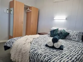 Foothills Vista - Guest house separate to main house-2 Adults, 1 child, 1 infant - Image 4