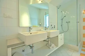5 * Villa di charme con grande piscina riscaldata, 2 campi da tennis, idromassaggio - Image 3