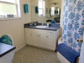 4 Bedroom Home in the Shuswap,  Close to Canoe Beach! - Image 4