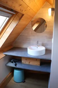 Große, gepflegte, sehr angenehme Unterkunft mit Terrasse und Blick über das Tal - Image 2