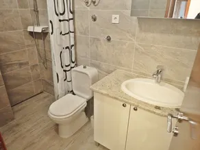 Vacation home with garden near the beach - Image 2