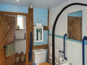 2 bedroom accommodation in Welland, near Malvern - Image 4
