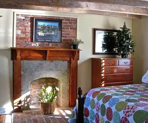 Historic Cottage on Ware River Estate - Image 5