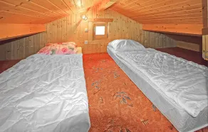 Schmuckes Holzhaus im Grünen - Image 3