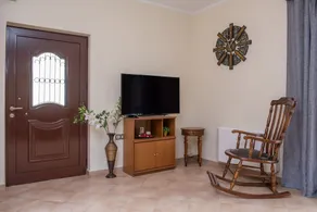 O Marika Traditional Home está situado em Élos, com vista para a montanha. - Image 2