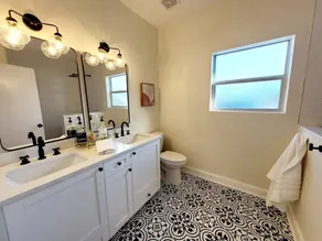 Twin Palms Oasis | King Suites, Florida Room & Near Gulf Beaches - Image 2