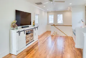 Dreamy Cottage w/ Outdoor fireplace on Porch - Image 2