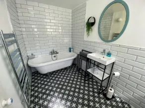 Inglenook Cottage near Porthcawl Town and Beaches - Image 2