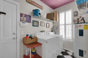Étapes vers la plage et la piscine communautaire! Énormes porches enveloppants dans la famille Neighbourho - Image 3