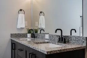 Brand New Townhome sleeps 12. - Image 3