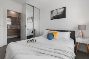 Heart of Ormond Apartment by Ready Set Host - Image 5