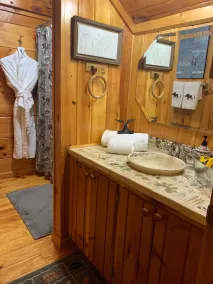 Heaven’s Door Mountain Retreat with Hot Tub - Image 5