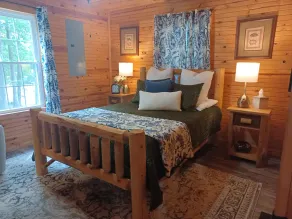 Welcome to Whipsaw a beautiful cottage ,just a 5 minute walk to see the lake!! - Image 5