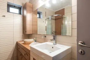 Beautiful 1-Bed Cottage in Megalopolis - Image 3