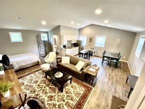TC TWO OAKS Studio / Downtown / Clean & Spacious - Image 4