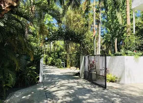 Tampa's #1 Rated Private 1 Acre Luxury Estate- Stunning Pool Spa! Best Location! - Image 3