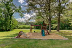 Comfortable motel rooms in a great location with shared resort amenities - Image 3