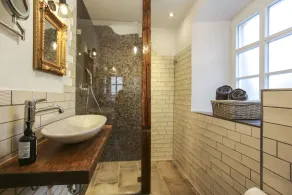 Mediterranean living in a listed building, rental after complete refurbishment - Image 3