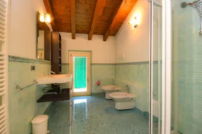 CASA PETRA&FRANCO: Deluxe 3bdr., Pool, Lake View, Centrally Located, 6-8 people - Image 4