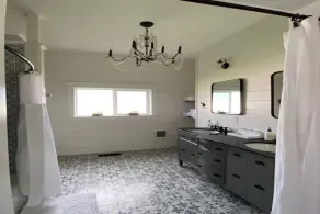 1887 large Ferndale Farmhouse with amazing views! Completely updated. - Image 3