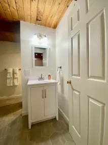 Cozy Mid-Coast Maine Cottage-steps from the beach! - Image 4