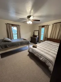Large Home 5 min to Field of Dreams - Image 5