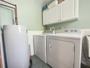 Genießen Sie von der Terrasse im 2. Stock dieses Hauses mit 5 Schlafzimmern eine herrliche Aussicht auf den Einlass - Image 2