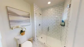 Luxury 5-Bed Lakefront, 52-ft Private Sandy Beach - Image 3