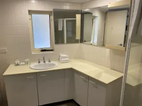 Spacious Wahroonga 2 Bedroom Apartment - Image 3