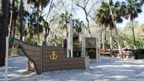 907 Shelter Cove-Beautiful Dog Friendly Cottage on Lagoon; Gated Community; Screened Porch - Image 2