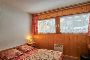 Holiday Apartment with Direct Access to Ski Slopes in Trois-Vallées - Image 4